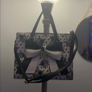 Black and white Betsy Johnson purse